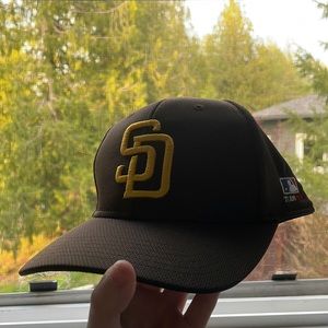 San Diego Padres SnapBack hat (NWOT)
